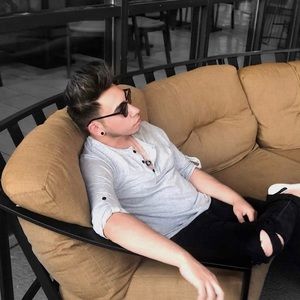 Meet your Posher, Christian